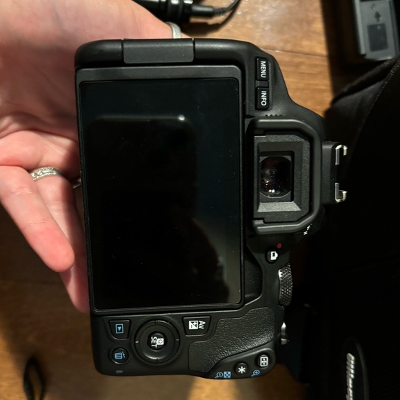 Canon EOS rebel SL3 + neewer microphone CM 14 - Picture 4 of 5